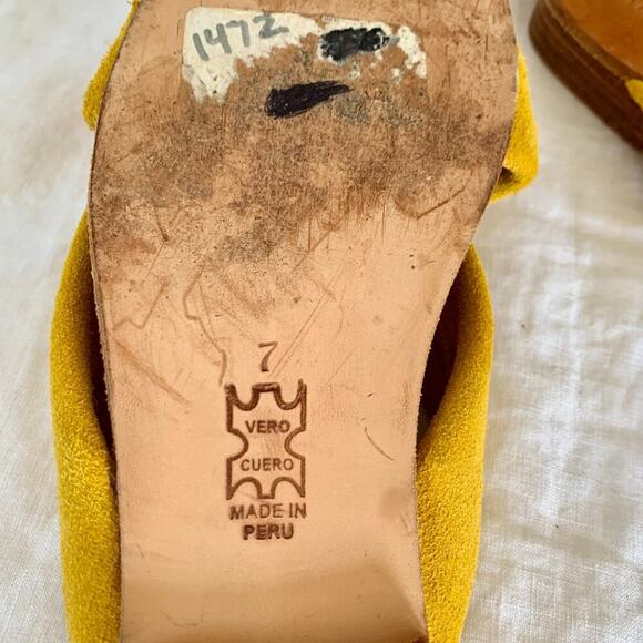 A Detacher Citron Suede Sandals - Picture 5 of 8